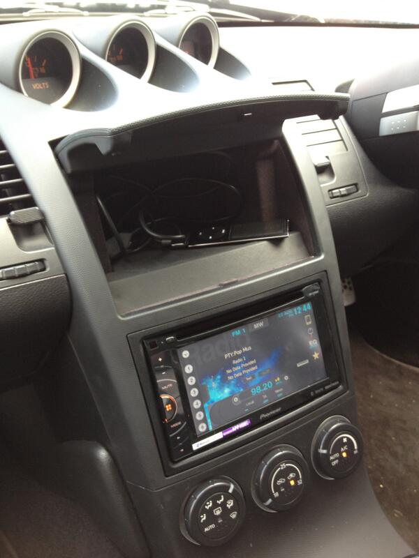 MotorMods's tweet photo. #Pioneer AVH-X2500BT DVD Multimedia unit fitted in a Nissan 350z. #ipoddock #bluetooth #iphone5 compatible #appradio http://t.co/tM4K3IpOig