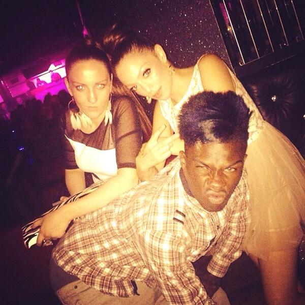 DiamondsStone's tweet photo. @ItsTeeRomBitch @KirstyIsabel90  #1stare #2fingers #leanwiditrockwidit http://t.co/1IkhLk3cgw