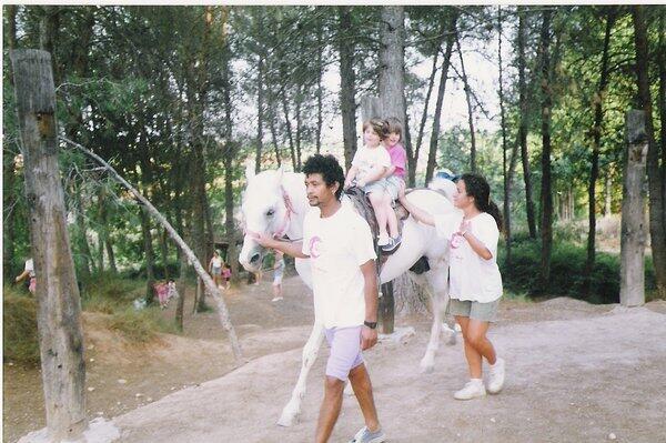 AnaaSaez's tweet photo. Hui la xiqueta del flequillo cumplix anys! FELICITATS @esther__22!!!! http://t.co/OCSwTkaunS
