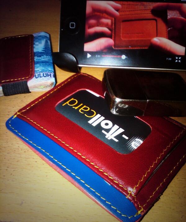 geekobag's tweet image. Bingung cari kado unik utk pasangan, teman, gebetan? Cekidot dompet &amp;amp; tas unisex ala @geekobag, @apaajaIKLAN