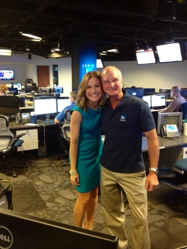 JenCarfagno's tweet image. Look who I just spotted @weatherchannel newsroom! @tomniziol #BackToWinter