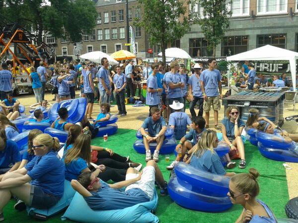 StijnWenders's tweet image. De Demos Beachparty op het Catharinaplein is keigezellig! #intro040