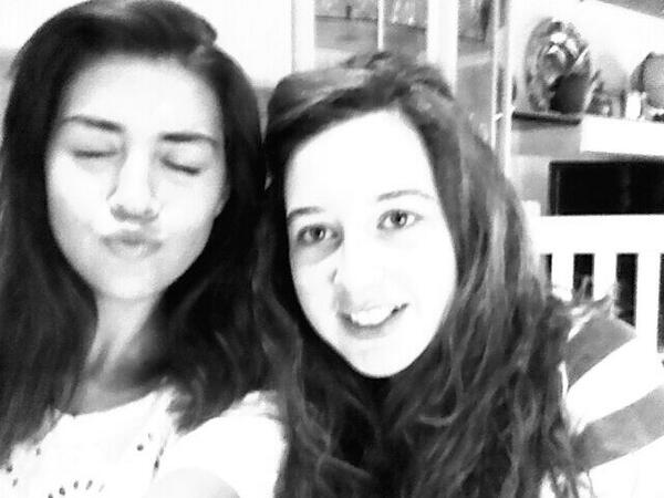 PaulaGascon's tweet photo. Con @laucoucou de #jaja's http://t.co/VghKZYyztQ