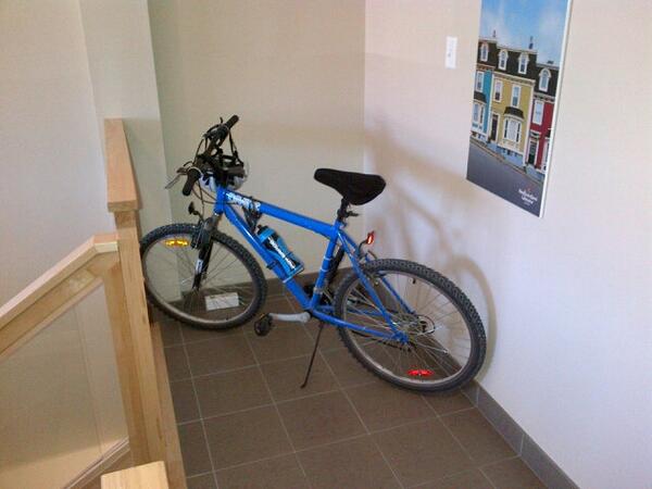 TravisMercer22's tweet photo. Hey @keefers11 how u getting around these days since u left your whip at the office? #bikerboss #yourbuddy #ghostride http://t.co/BsqiD2EHWy