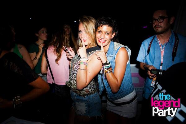 samestory20's tweet photo. Guapisimas @gh14rakymartin y @GiulsGH142 #zipizape en la Legend http://t.co/vJ3yYzzxFD