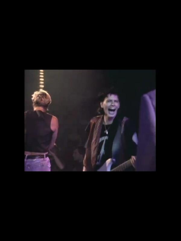 mortenamour's tweet image. I STILL can&apos;t stop singing Skin Trade @duranduran #strangebehaviour #notreally #normalforme 🎶🎶