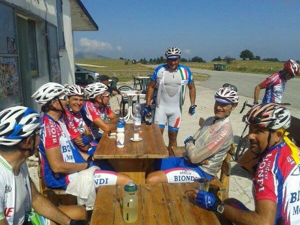 bordo55's tweet photo. Gran giro sul monte petrano con amici http://t.co/JpjVQHuw9w