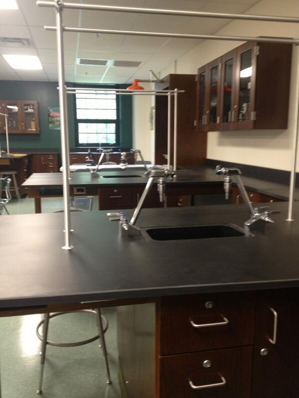 MingoSTEM's tweet photo. New science lab at Matewan PK-8! #MingoSTEM #MingoCountyWV http://t.co/AHSV83KBgi