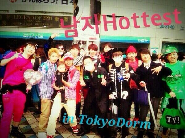d_k616's tweet photo. 【2PMが大好きなナムジャ大集合企画】
16:30
いつもグッズ売ってる近くの階段
そこで…恐らく写真撮ると思うんでナムジャ大集合しよーよ！！！
念願のドーム公演…こんな集まったんだよ！
見たら拡散お願いします!!!
詳細は後ほど… http://t.co/Ckrd6KGs7o