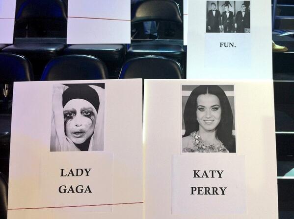 Katy Perry y Lady Gaga SE SENTARÁN JUNTAS en los VMA's!!!!!!!!!!!!!1111 BSSPiH6IQAAMrG1