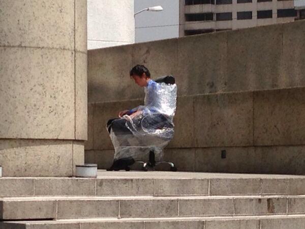 Radiohen's tweet photo. Novatada Godínez rayando en bullying laboral. (@MundoGodinez) http://t.co/QHSHgqwzKr