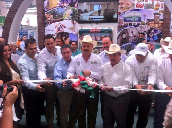 GoberDuarte's tweet photo. Inauguramos formalmente #ExpoAgro2013. Que sea en beneficio del campo de nuestro estado. http://t.co/faVyLMwPkb