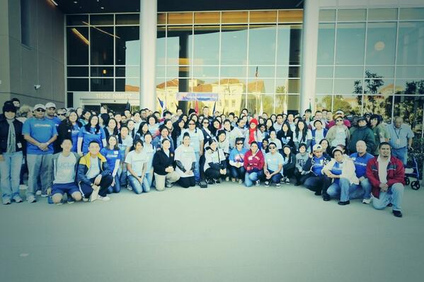 VolunteerLosAng's tweet photo. Veterans Day 2012 #Throwbackthursday #tbt #VolunteerLA #volunteer #sm4sg http://t.co/qtOCFv8lnu