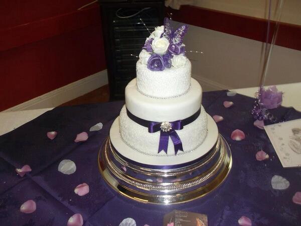 Archie2010Sarah's tweet image. 3 tier wedding cake
