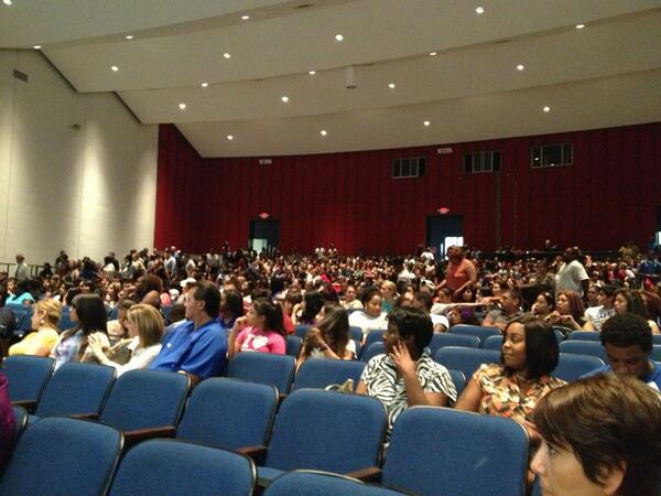 Meet the Panthers at KHS!  Great parent support!  Go panthers!!  #SheldonShines <a href="/SheldonISD/">Sheldon ISD</a>