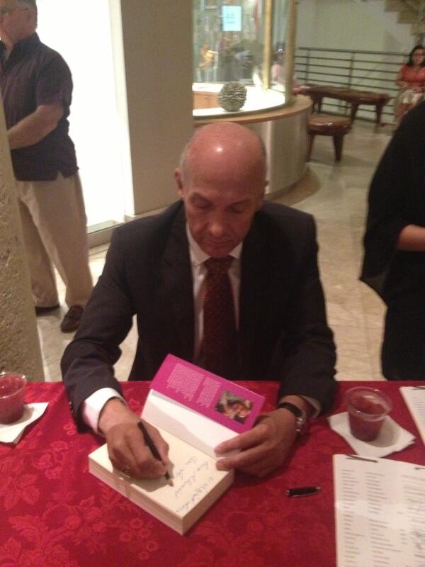 carloscaban's tweet photo. Mi primer libro http://t.co/2EqlypOAwB