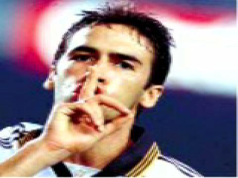 100x100anticule's tweet photo. Vuelve el hijo pródigo al Bernabéu, vuelve Raúl González Blanco. E7erno capitán!! http://t.co/hXZuvDMg19
