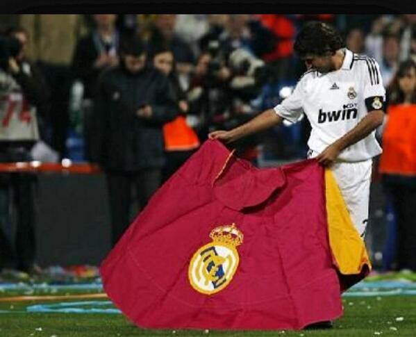 juanangel_28's tweet photo. K grande as sido eres y seras RAUL GONZALEZ  #Eterno7 http://t.co/9RIys6lGpl