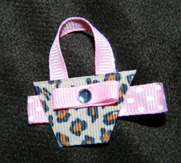 MomsWithBows's tweet photo. Also, an cute Cheetah Purse Bow! All handmade, $7(includes shipping)!  Please DM me for any q's or would like to buy! http://t.co/vobpLZLbRR