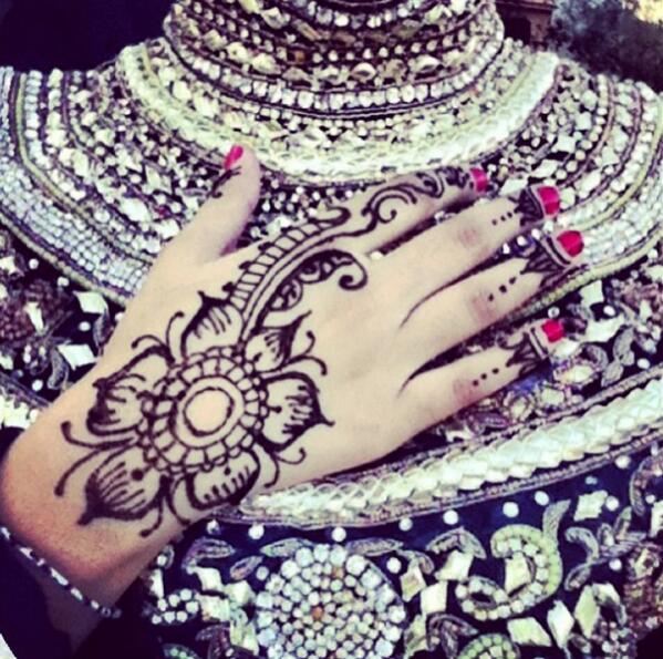 ShaadiFever's tweet photo. #Mehendi #Henna #Wedding http://t.co/6tNfLVHuI9