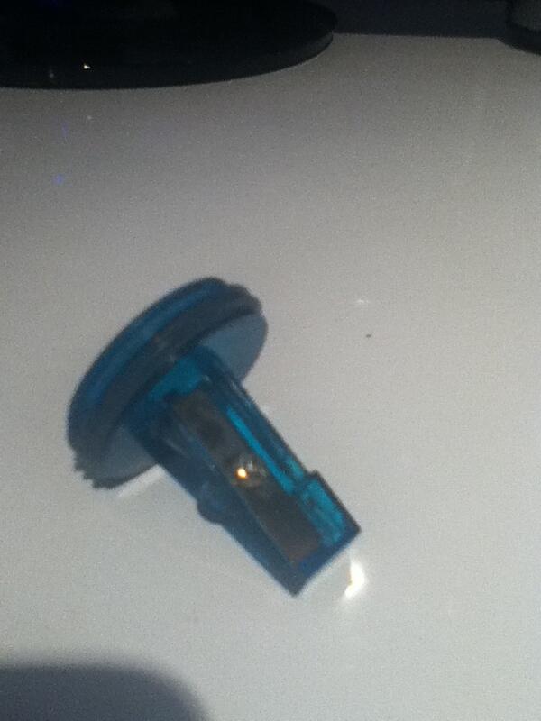 Jezzibelle14's tweet image. I have used every screwdriver I own and still can't get this fucking thing to open!!! #Frustating #ugh #help