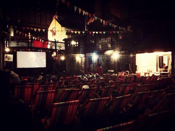 karinalisahowe's tweet photo. Evil Dead II - one of the best horrors I've seen in a while...laughed the whole way through! @BackyardCinemas http://t.co/OympGx942M