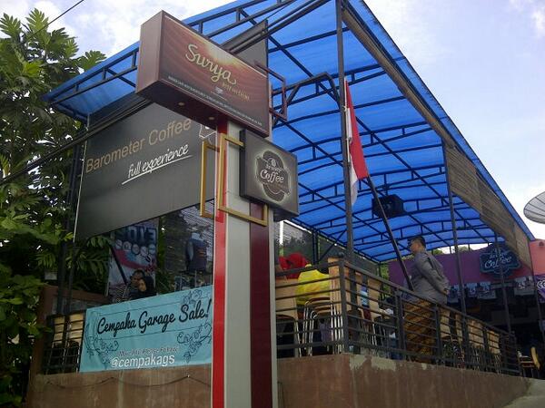 CempakaGS's tweet photo. Makin siang makin rame, yukkk pada kesini. Cafe Barometer Pahlawan, Samarinda. Cuma sampai sore ini kita buka nya. http://t.co/JMjEnHnNfk