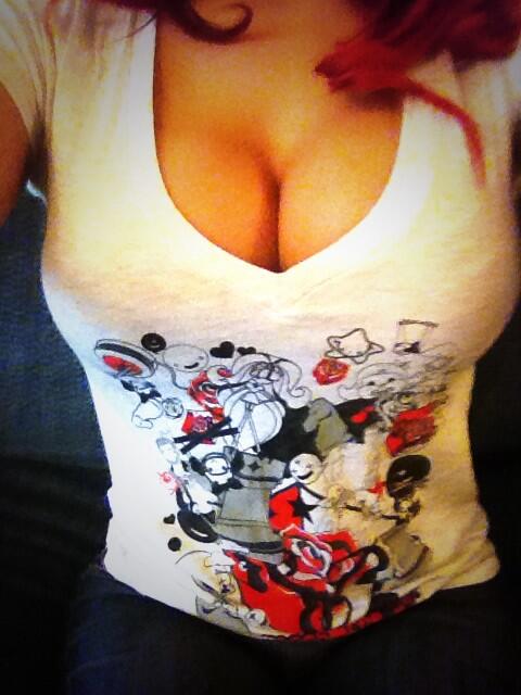 DominoPresley's tweet photo. #RosesRRed t-shirt from @ line :-) #ProudMoments http://t.co/XAusWhbbnt