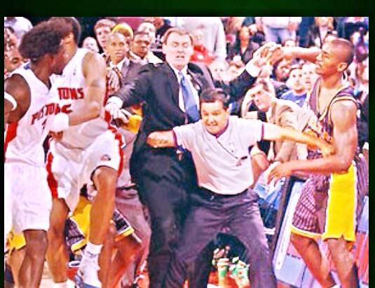 IconicSports's tweet photo. Malice in the Palace http://t.co/rnh4K8yf6l
