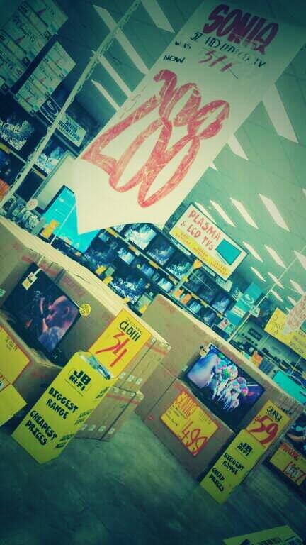 JBPalmerston's tweet photo. Looking for a cheap telly? We have you sorted! 32" only $288, 40" $499! #Incredible http://t.co/DyUdCc8Daa