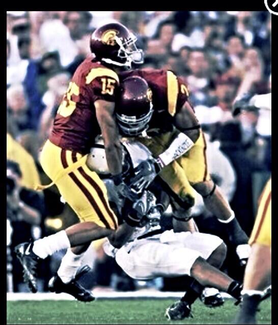 IconicSports's tweet photo. Taylor Mays' bone-crushing hit that KO'd two players, Rose Bowl 2009 http://t.co/5khNfGRpgm