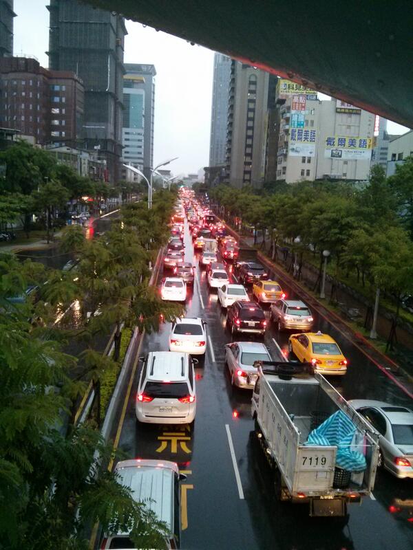 fastef's tweet photo. Rush hour http://t.co/lhqS6rmkQE