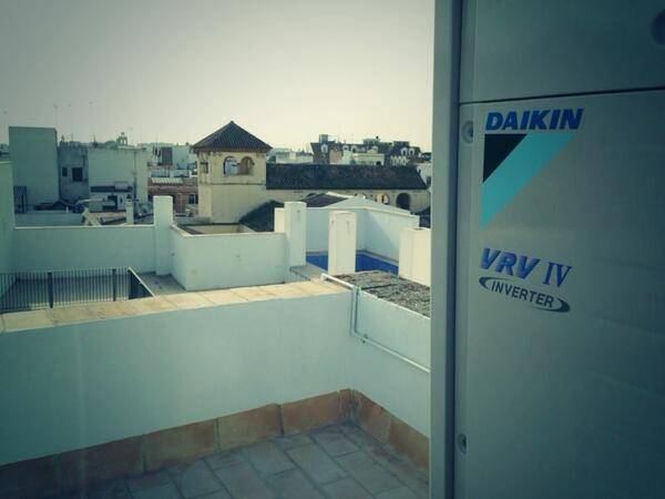 DKCLIMA's tweet photo. Puesta en marcha del nuevo VRV IV de @Daikin_es con 7 Uds. Con resultado óptimo, obra entregada en Calle Santa Clara. http://t.co/XIAg3F2E47