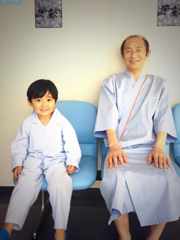 24HTV36drama's tweet photo. 病院の検査着を着たおじいさんと少年。
短いですが、印象深いシーンでの登場です。とても癒される２��ョットです！ http://t.co/MJZvaBol0V