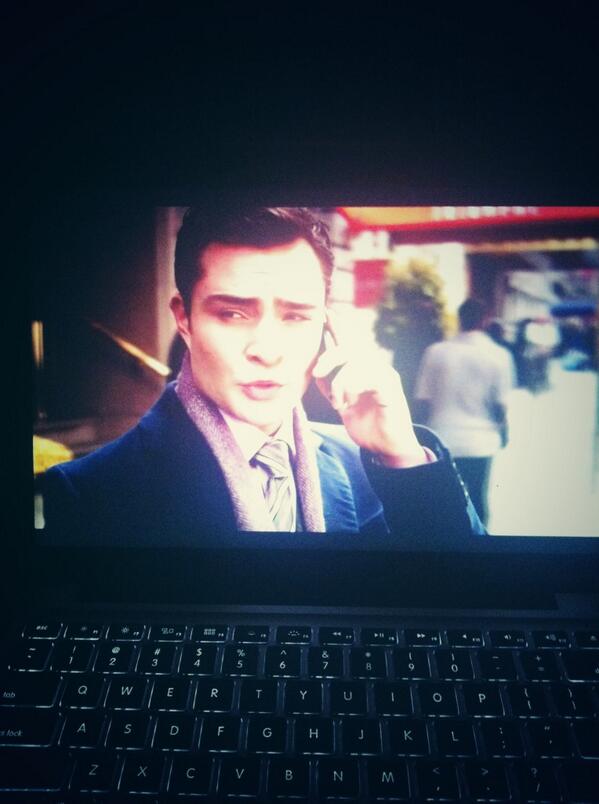 _sarabell's tweet photo. Netflix kinda night 👌💛 #GG #justwantmoreepisodes http://t.co/zpLBubc7Vs
