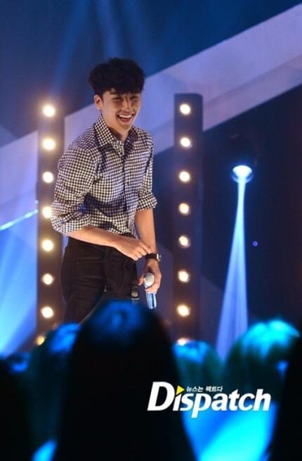 [23/8/2013][Photos] Hình ảnh của Seungri tại buổi ghi hình cho M!Countdown BSVzbyyCQAAD1Dk