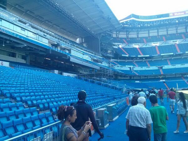 BSW3fY9CcAE8LT0 {Pictures} Real Madrid preparing stage for tomorrows presentation of Gareth Bale [AS] 