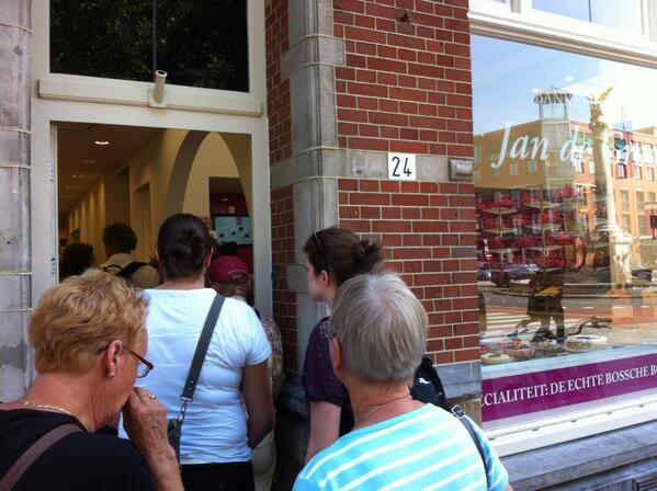 maxsteenberghe's tweet image. Even tussendoor Bossche Bollen halen #NOT #wachttijd #deGroot