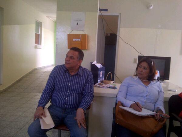 Remyperalta12's tweet photo. Hoy nos visita el ministro administración publica ventura camejo aquí en el distrito municipal de caimito. http://t.co/puy58qr4BY