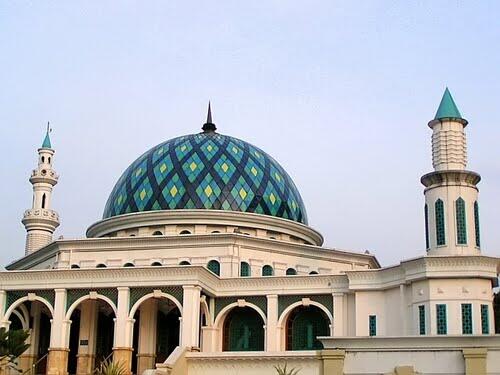 gen987fm's tweet photo. Clue ke-2 utk #SEMPRONG Emas, Masjid ini ada dimana hayoo?? Samperin, temuin kru GEN FM dan tereak "SEMPRONG!" yah http://t.co/gCEF85RiM1