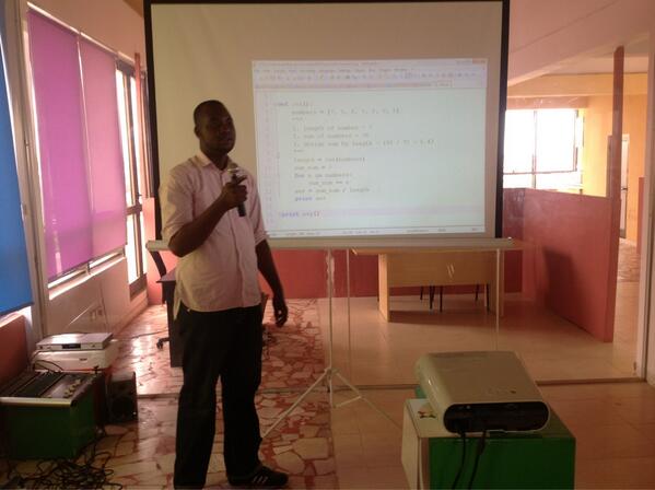 PythonGhana's tweet image. .@kwekud leading today&apos;s #PATGhana training at @iSpaceGh #PythonGhana