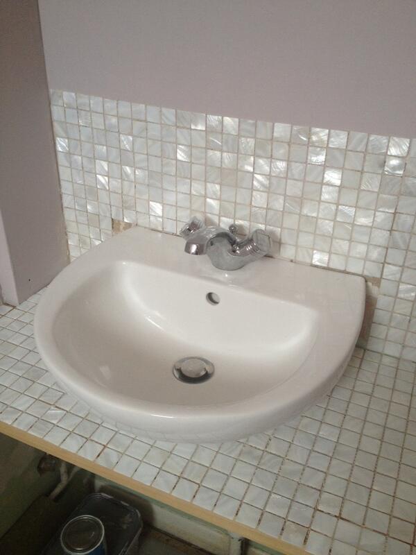 nataliejayne_87's tweet image. Pretty impressed with my DIY skills #tilingpro