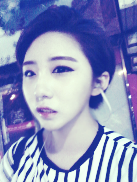 bbongbo's tweet photo. 머리는 멋있게 왁스로 쫙넘긴뒤 작업하러 가는즁 http://t.co/GFdgZSpb8v