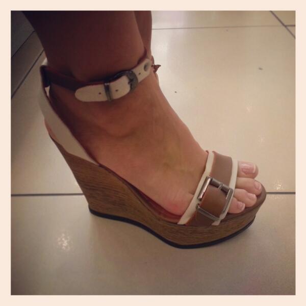 AMATEURFETISH's tweet photo. #leather #wedgeshoes #frenchnails #fashion http://t.co/3q6Qq2c7Rs