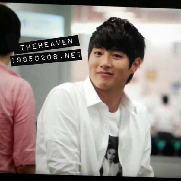 100percent_MY's tweet photo. [FANTAKEN] Minwoo at Hanada, Japan airport- Arrival cr: THE HEAVEN http://t.co/lWR0VvDXSx http://t.co/s5cjT1lbv1