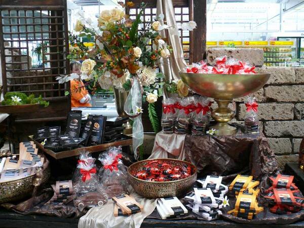 Sunflower_FFM's tweet photo. Neu,leckere „Schoki“ v. Schweizer Chokolatier Schönenberger: Tafeln, hauchdünne Täfelchen etc. http://t.co/6S2cqcgyJ0 http://t.co/0vbRcfkXc5
