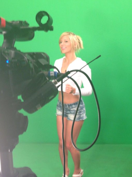 Let's get ready to ruuuumbllllle! @blackbelttv #MMA #fighters #fightjock #Taekwondo ? http://t.co/ps