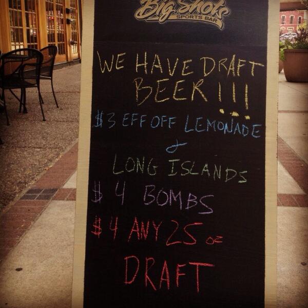 BigShotsQC's tweet photo. Just Chords tonight at 9:00!  $3 long islands &amp; eff off lemonades, $4 bombs &amp; 25oz drafts. Start your weekend here! http://t.co/6ml0TIRKPy
