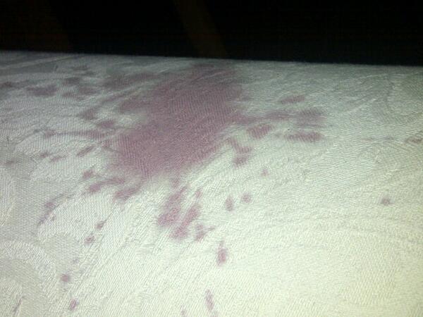 Jodoh33's tweet image. @danwhite33  #Absolute80 #fridaynight #wine #chillin. Chilled a little to much oh no #spillage #redwineoncreamsofa