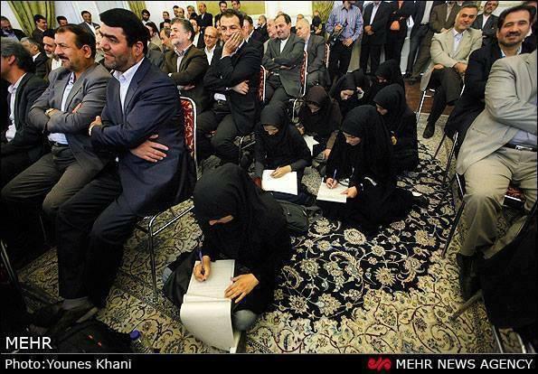carodominguezuy's tweet image. Polémica foto de mujeres periodistas en Irán #triste #terrible #lamentable
233grados.lainformacion.com/blog/2013/08/p…